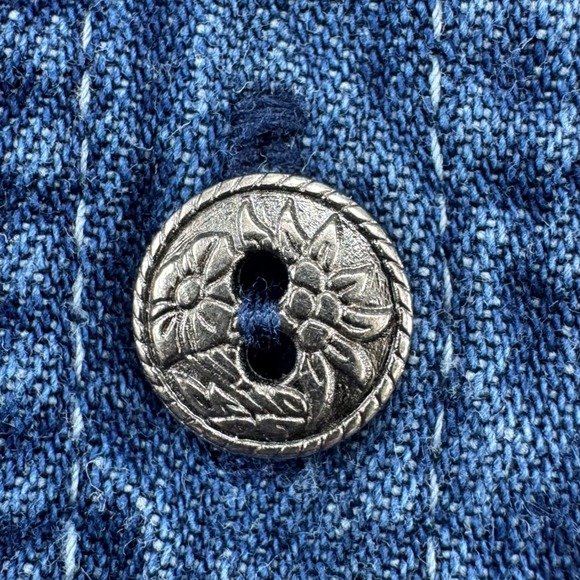 Goodfellow Clothing Company Denim Shirt Blue Long Sleeve Button Down Women Large - Picture 10 of 11